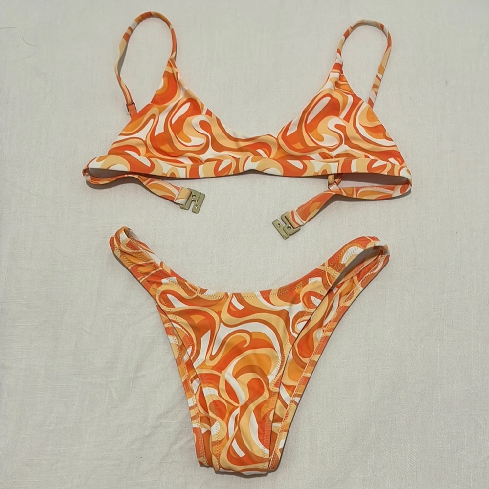 Kulani Kinis bikini